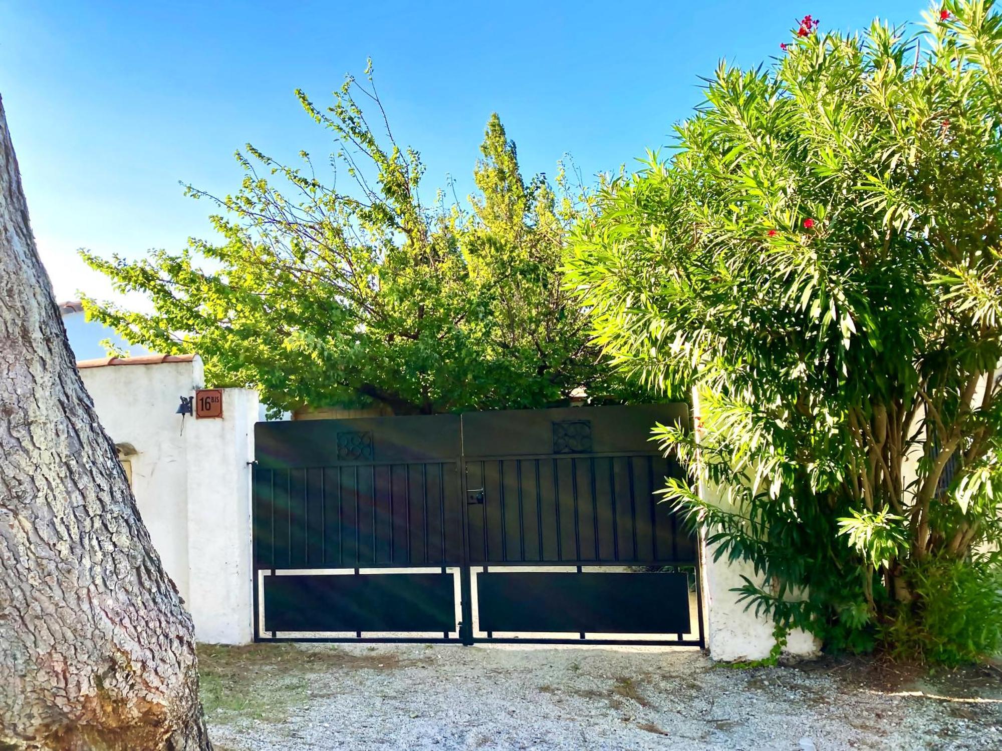 Maisonnette Au Coeur Des Alpilles Mouries Extérieur photo